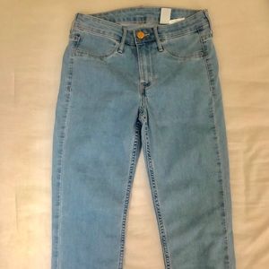 Light blue H&M jeans 😼